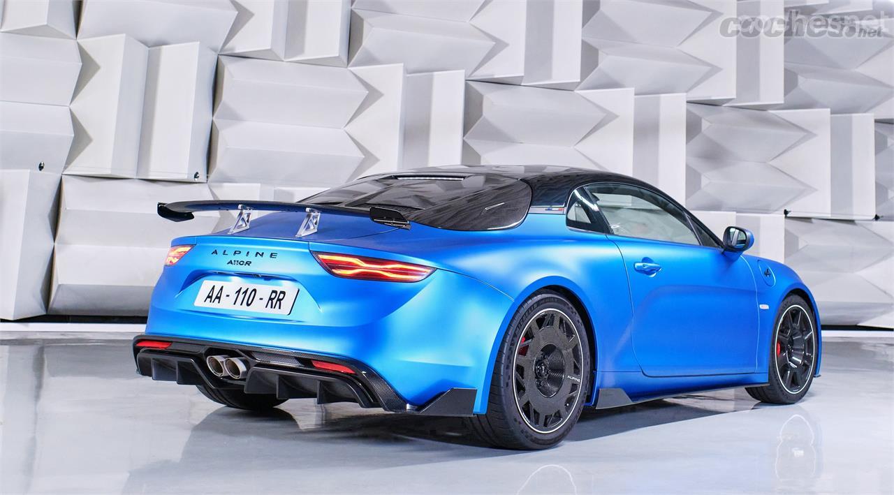 Los dos objetivos perseguidos -y logrados- con el Alpine A110 R son la reducción de peso y el rendimiento aerodinámico.