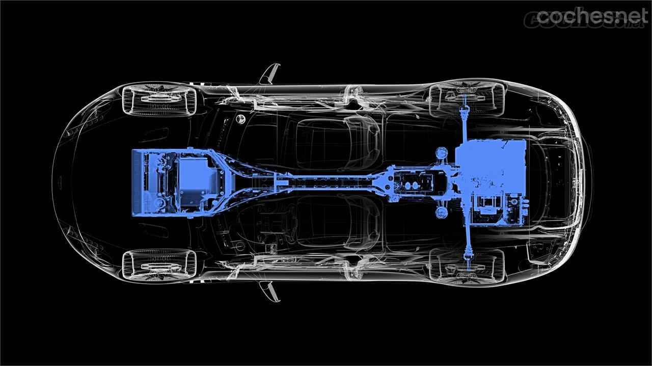 Equipa dos motores eléctricos que actúan sobre el posterior. Su potencia combinada es de 610 CV.