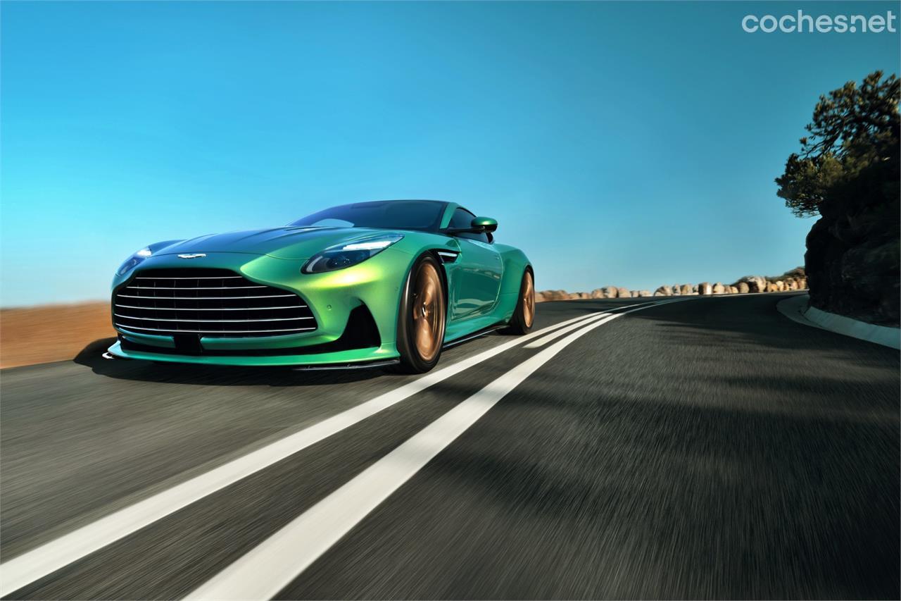 El Aston Martin DB12 deja de ser un "gran turismo" para convertirse en un "super turismo".