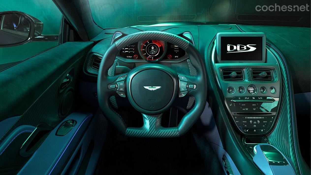ASTON MARTIN DBS - El interior del Aston Martin DBS 770 Ultimate tiene muchos elementos en fibra de carbono. 