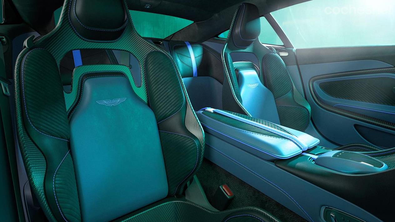 ASTON MARTIN DBS - Los asientos deportivos muestran un acabado tan exclusivo y original como el propio coche. 