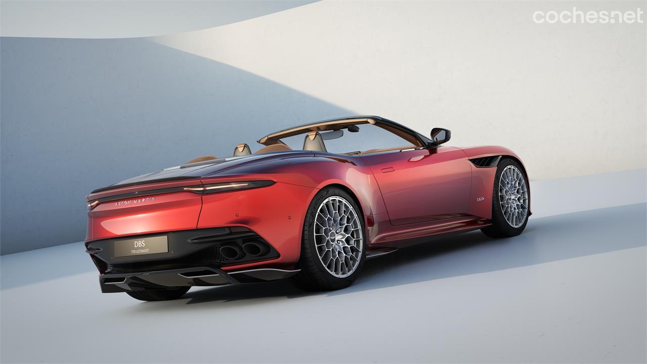 Llantas, escapes y el color rojo son exclusivos de esta versión del Aston Martin DBS Volante