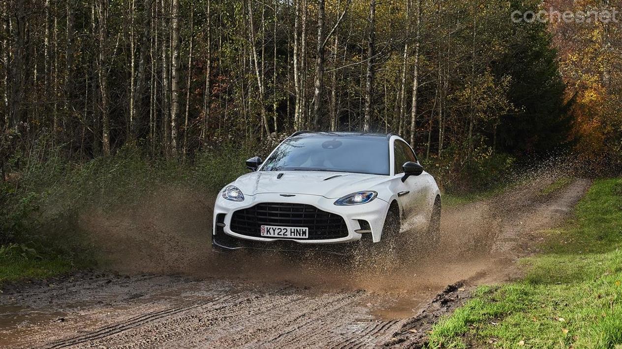 ASTON MARTIN DBX - Ruta off road con el Aston Martin DBX707 en Colonia (Alemania)