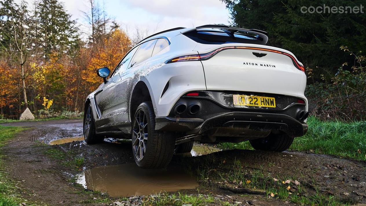 ASTON MARTIN DBX - Clave en el DBX707 son los ajustes específicos que se han hecho en el sistema de suspensión neumática.