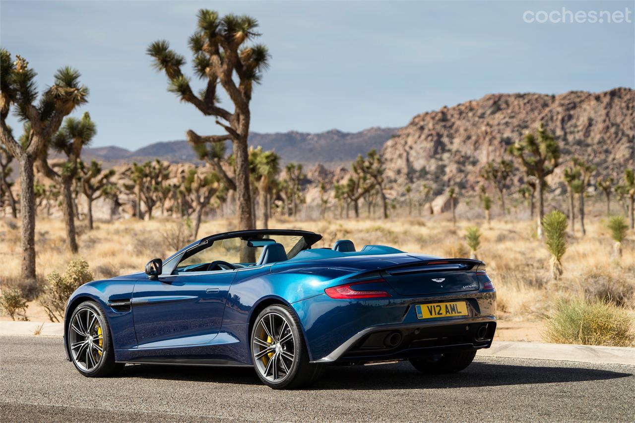 Aston Martin Vanquish Volante. El techo se pliega en 14 segundos para quedar perfectamente oculto y protegido.