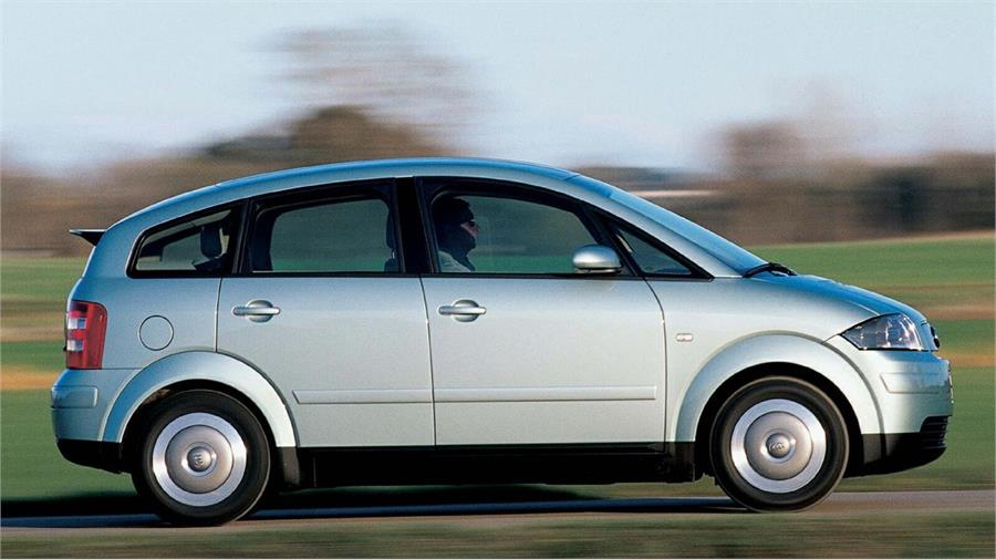 El Audi A2 es el primer ejemplo de downsizing en Audi. Su motor 1.2 TDI gastaba sólo 2,99 l/100km de media. 