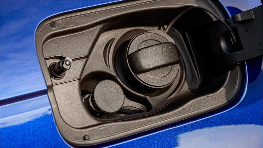 Pueden funcionar también con Audi e-gas, cuya composición química es prácticamente idéntica a la del gas natural. La carga de gas se realiza bajo la misma trampilla que la de gasolina.