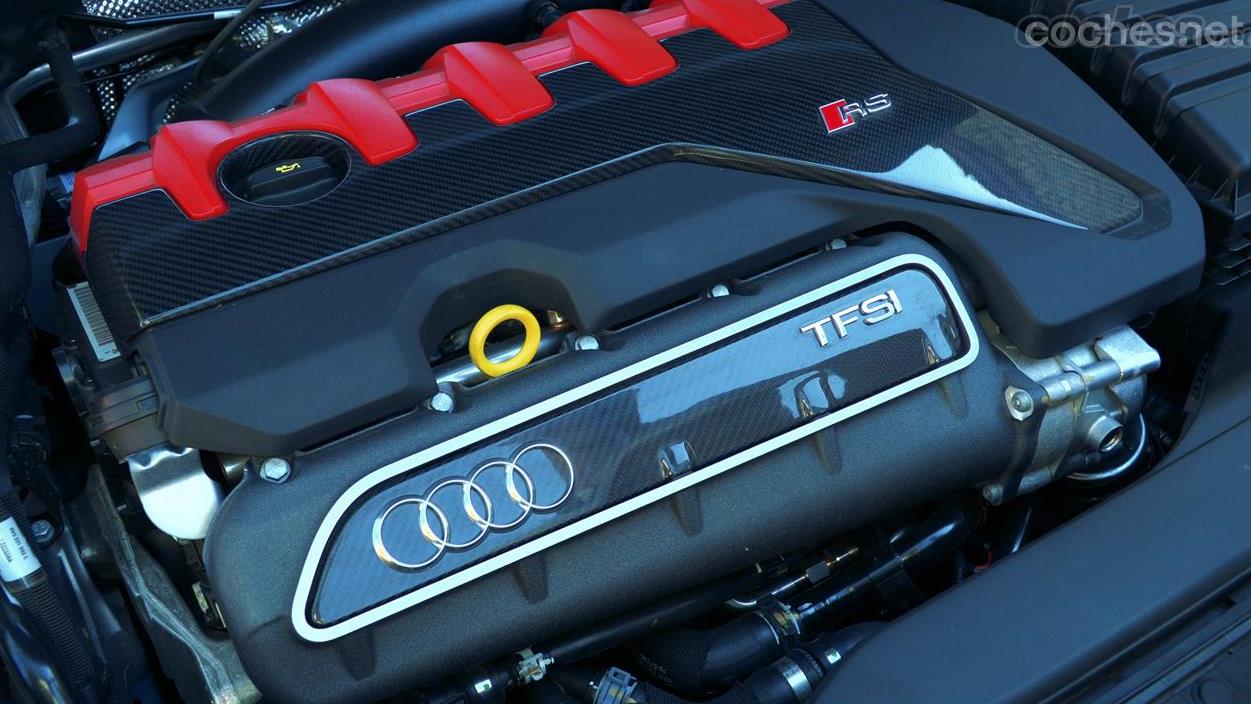 AUDI A3 Berlina - El motor de gasolina de 5 cilindros en línea turboalimentado es el responsable de las buenas prestaciones de este compacto deportivo.