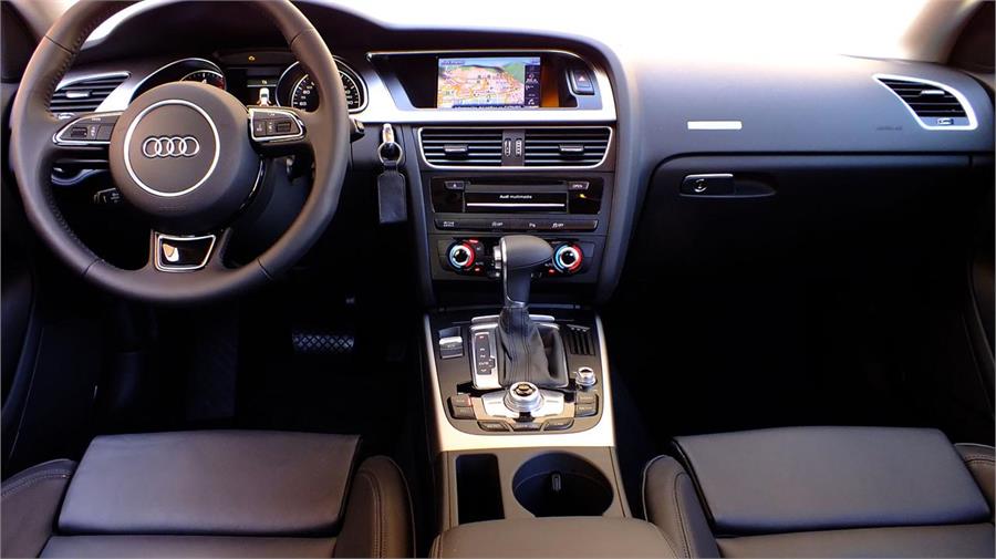 La buena ergonomía y la elevada calidad de materiales son dos de las virtudes que albergan los mandos del A5 Sportback. 