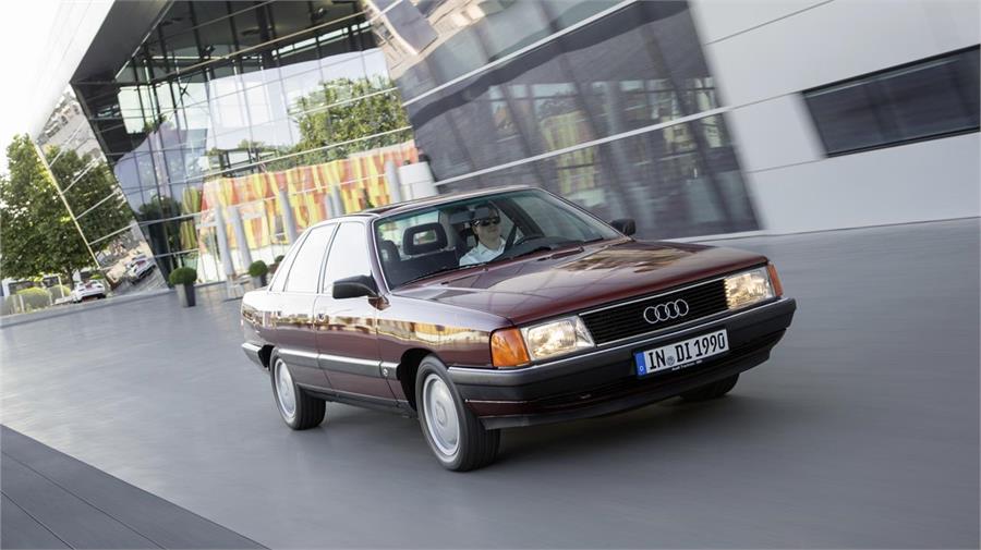 El Audi 100 fue el primer TDI de Audi. Sus equilibrio entre prestaciones y consumo fue el punto de partida de la evolución de los diésel en la marca alemana. 