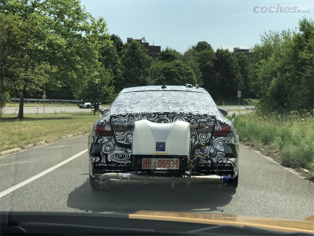 Cazamos al nuevo Audi A7 2018 desde el Porsche 911 Turbo S Exclusive Series. Esta aparatosa caja no es una tienda de campaña plegable, es un sistema de medición de gases.