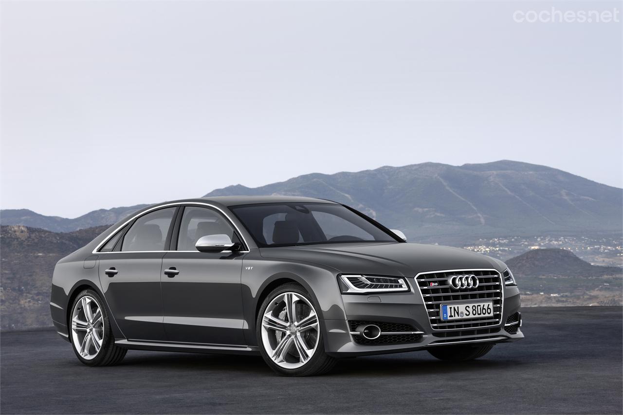 Audi A8. La gama de motores mejora sus prestaciones y rebaja sus consumos. En el S8 no ha habido cambios mecánicos. 