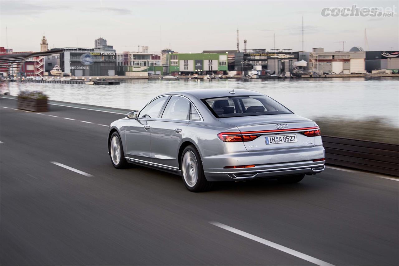 El 55 TFSI declara un consumo medio de 7,7 l/100 km y en nuestra prueba logré 7,3 l/100 km de promedio. Buen resultado para un V6 gasolina de casi 350 CV.