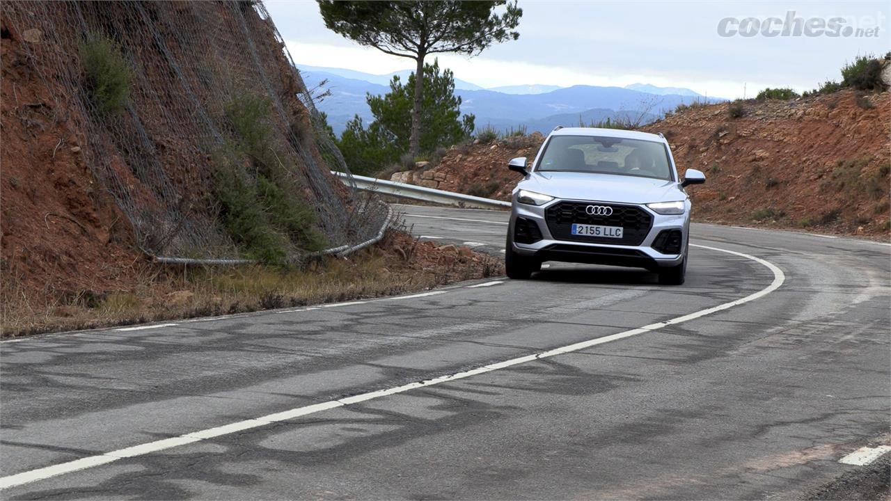 Nueva parrilla más ancha, paragolpes con las entradas de aire más grandes y perfiladas y faros LED para el nuevo Q5.