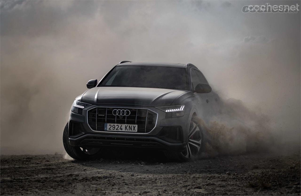 El Audi Q8 es un todocamino y viene preparado para hacer salidas fuera del asfalto, pero hay que cuidar su carrocería, bastante expuesta. 