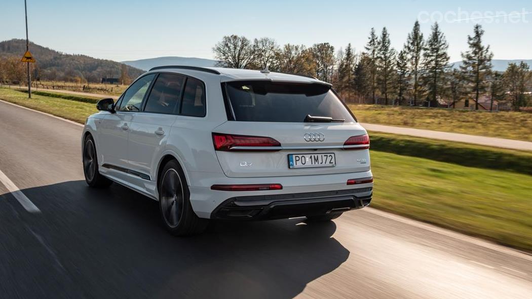 AUDI Q8 - La gama de motores es la misma, aunque en el Q8 se ofrece un motor de gasolina de 340 CV que no está disponible en el Q7. Los modelos 100% eléctricos sólo se asocian a la gama Q8.