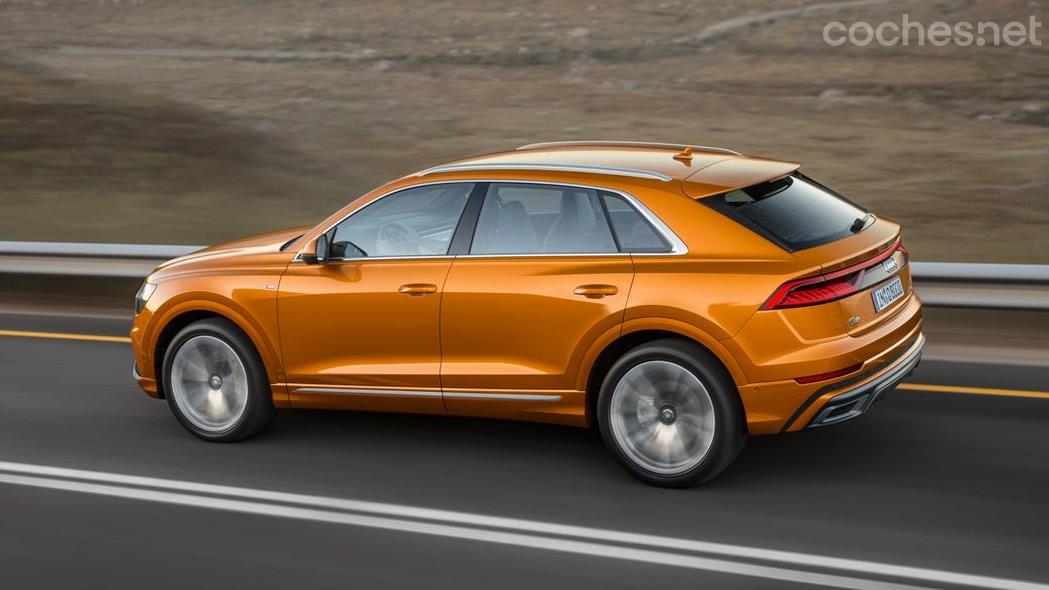 AUDI Q8 - El Audi Q8 no sólo parece más deportivo, en conducción también lo es gracias a una suspensión ligeramente más firme.