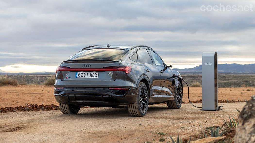 AUDI Q8 etron Sportback - Dos son las carrocerías disponibles, Q8 e-tron y Q8 e-tron Sportback en imagen.