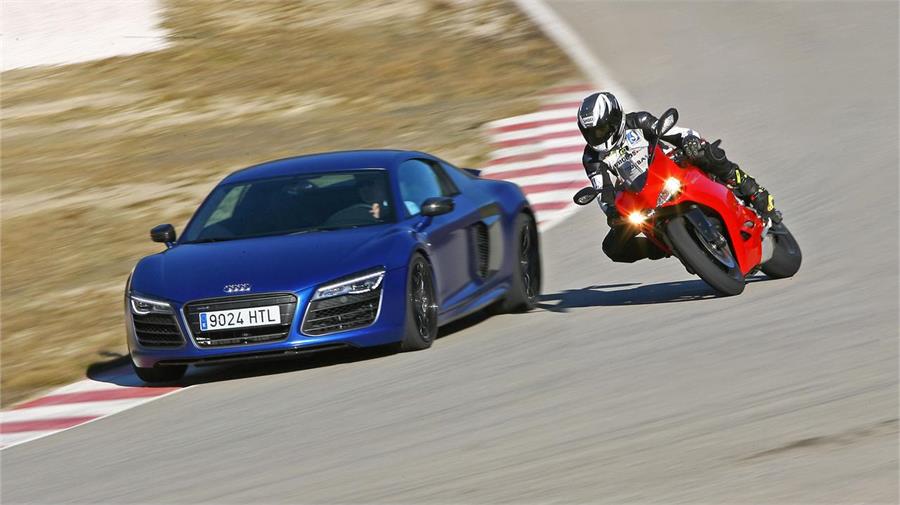 Audi R8 V10 plus vs Ducati 899 Panigale | Noticias coches.net