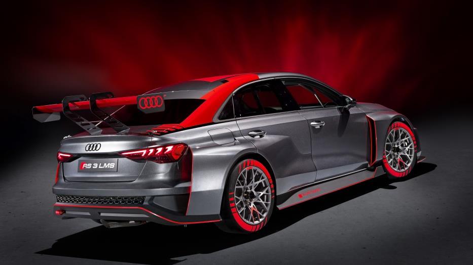 AUDI RS3 - La espectacularidad estética del Audi RS 3 LMS indica claramente el trabajo realizado para hacerlo eficiente en pista.