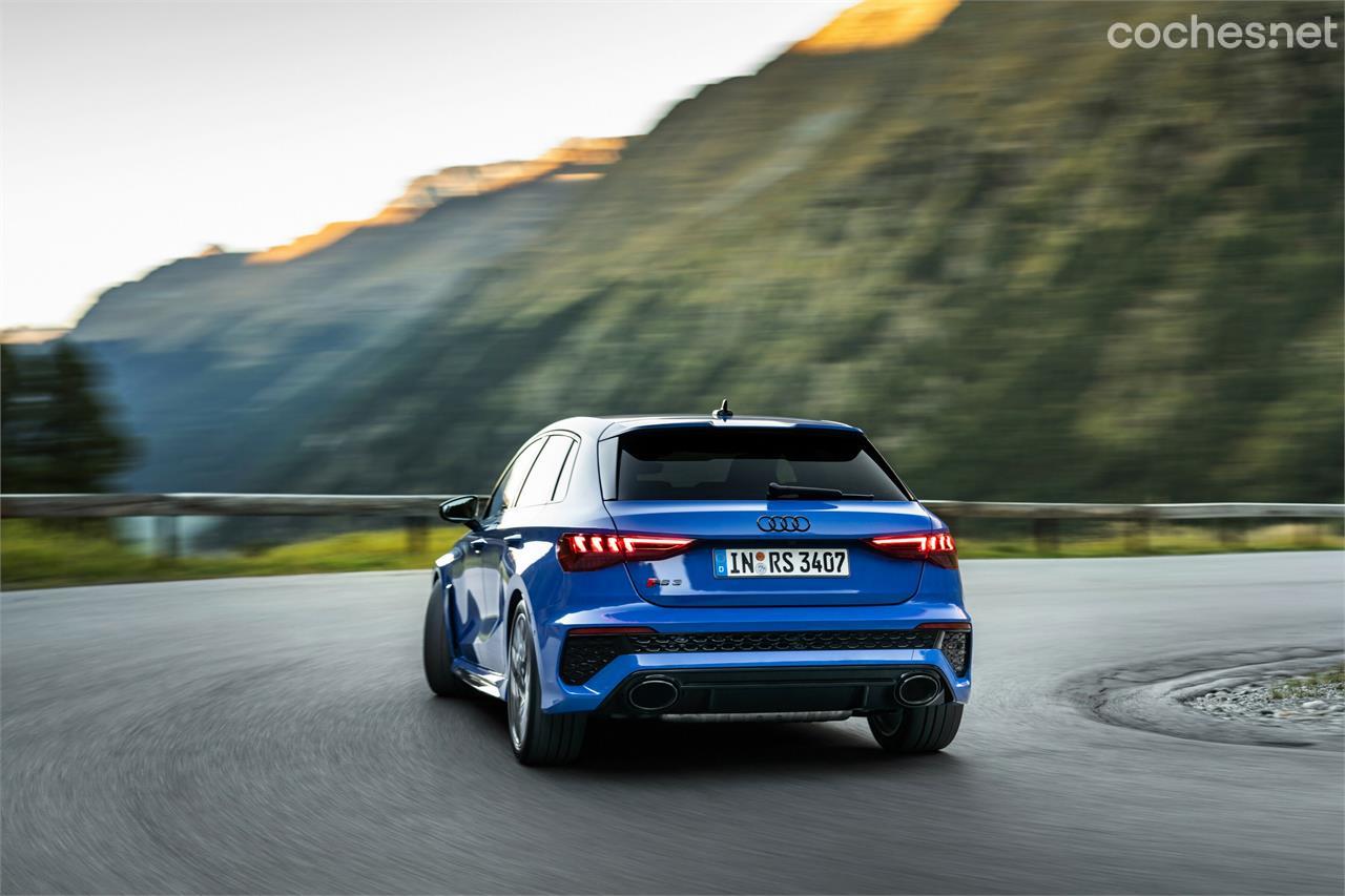 El nuevo Audi RS 3 performance edition supera al modelo original con sus 407 CV de potencia y su velocidad máxima de 300 km/h.