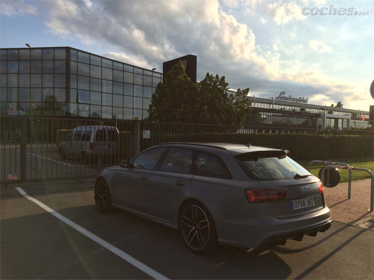 Habría sido muy raro salir del Supercar Valley sin haber probado ningún otro súper-coche que no fuera nuestro RS6.