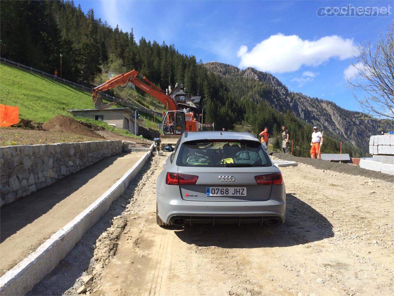 Hacer 400 kilómetros esperando poder subir el Stelvio y encontrarte que la carretera está cortada no tiene precio.