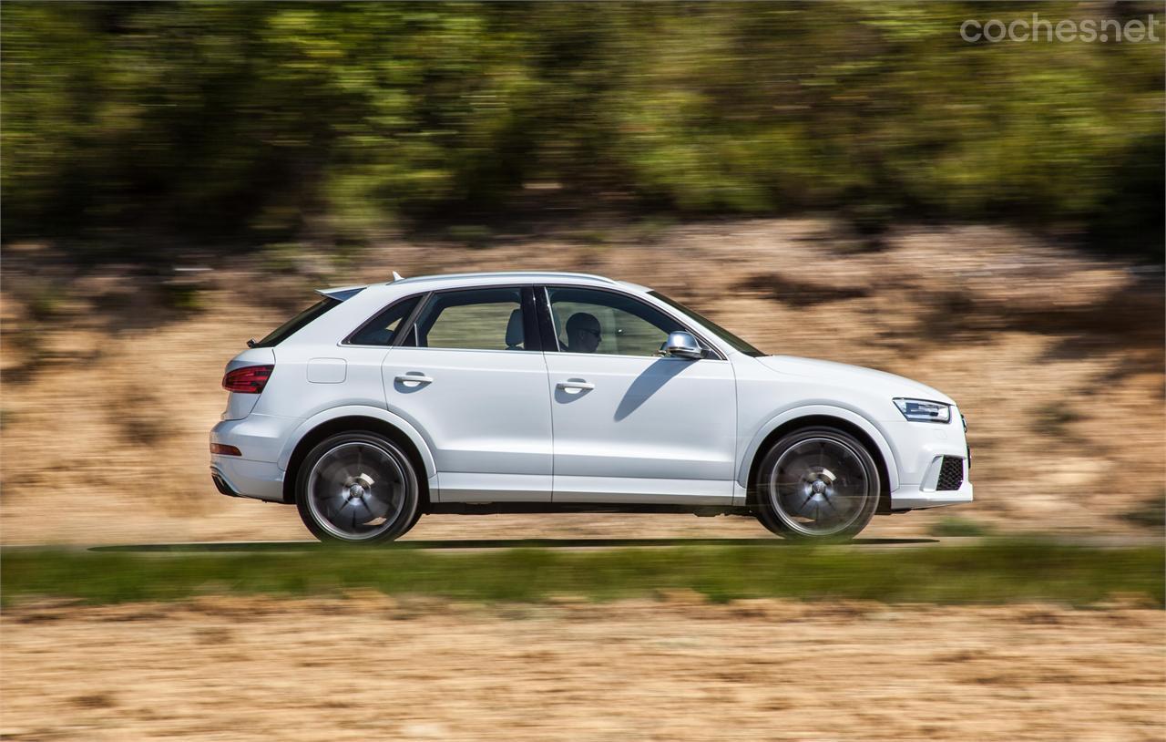 La silueta del Audi Q3 es inconfundible, aunque los paragolpes específicos y las espectaculares llantas delatan su pertenencia a la familia RS.