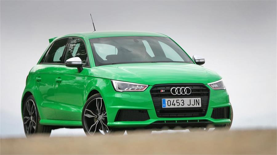 Podríamos abrir un largo debate sobre el color de este S1. A algunos les parece horrible este verde para un coche así pero a otros les encanta. Hay otras opciones, desde luego.