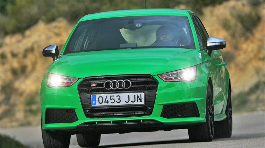 El empuje del motor y la eficacia del sistema de tracción a las cuatro ruedas ofrecen a este Audi unas prestaciones espectaculares.