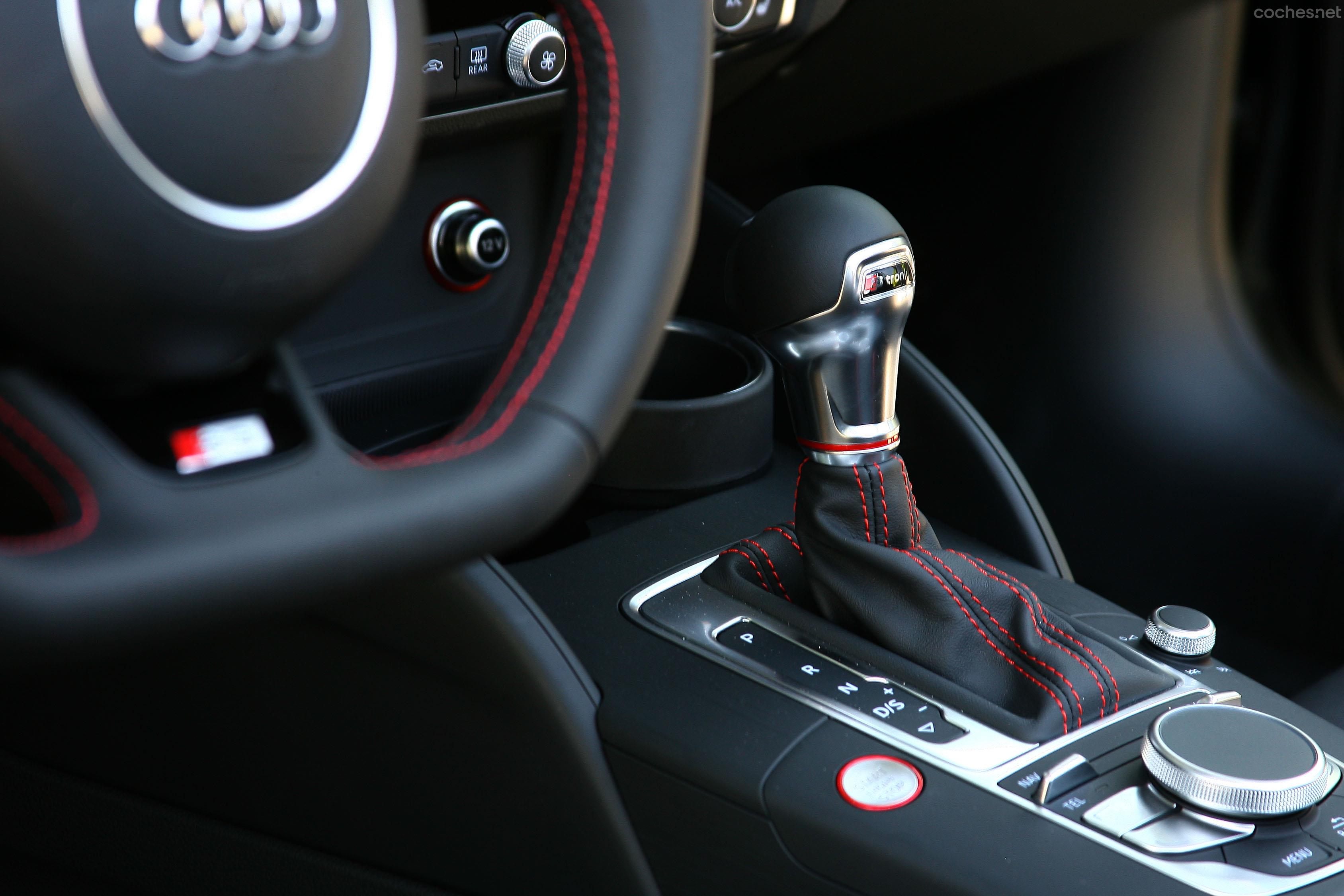 El motor de 300 CV del Audi S3 Cabrio se une a un cambio automático S-Tiptronic de seis marchas. 