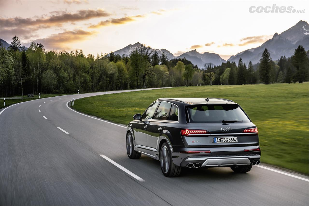 El Audi SQ7 4.0 TFSI acelera de 0 a 100 km/h en 4.1 segundos. 