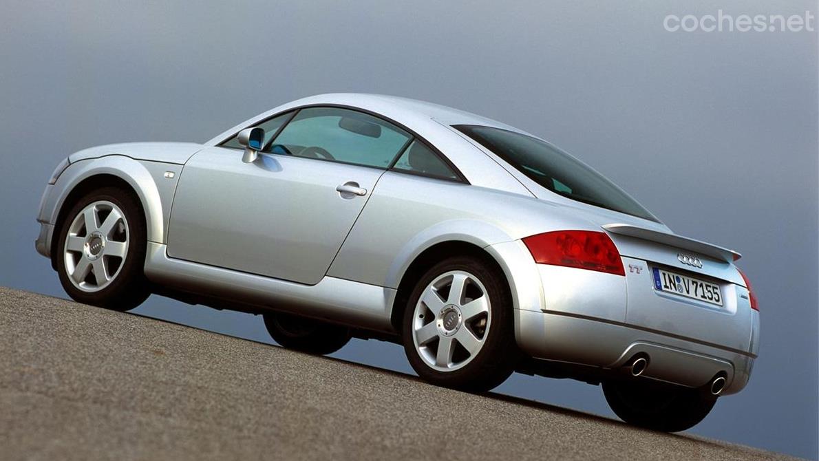 AUDI TT - Bajo esta espectacular carrocería se escondía la plataforma del Volkswagen Golf.