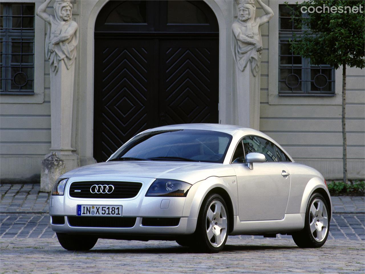 En 2023 el Audi TT cumple su 25 aniversario, un icónico deportivo diseñado por J.Mays y Freeman Thomas.