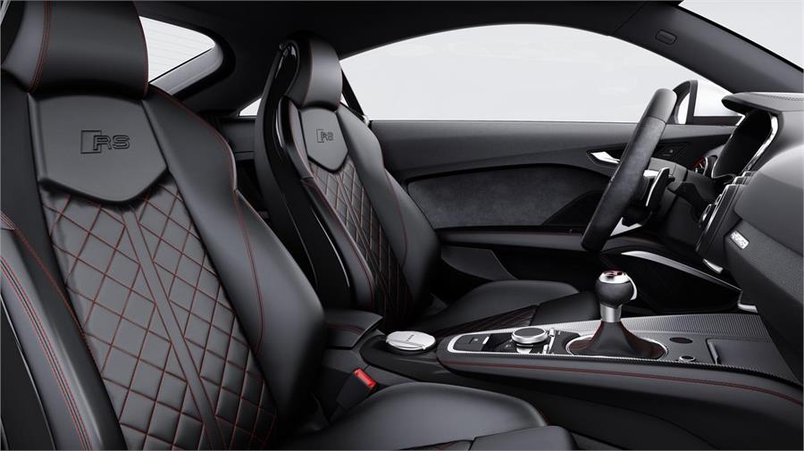 Los asientos deportivos RS son una gozada. Además, tienen ajuste lateral para ajustar las aletas a la anchura de nuestra espalda.