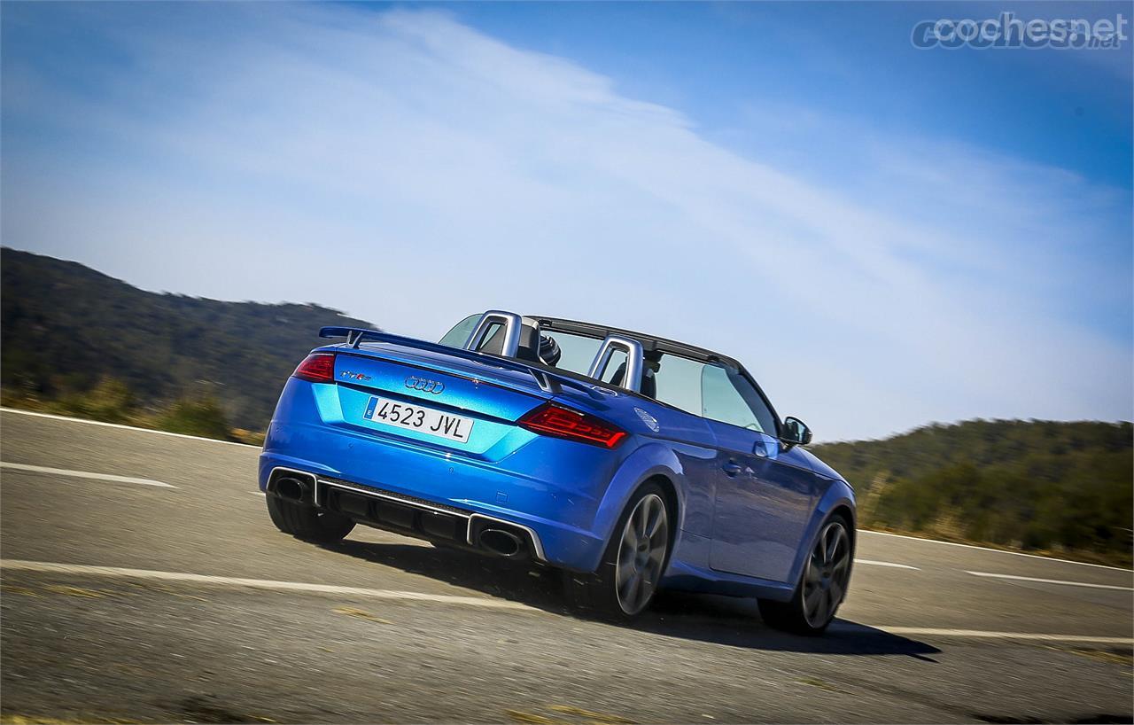 El TT RS Roadster es capaz de acelerar de 0 a 100 km/h en 3,9” y alcanzar los 250 km/h.