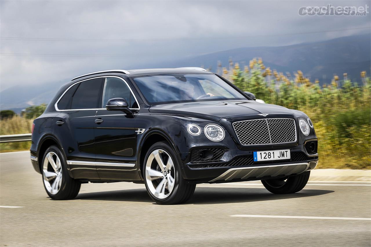 Este Bentley es un coche claramente orientado al confort de marcha que se disfruta tanto desde las plazas delanteras como desde las traseras.