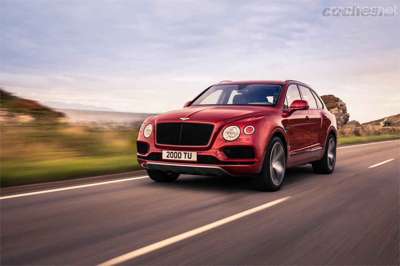 Bentley ha presentado una nueva versión del Bentayga con motor de gasolina V8 y 550 CV.  