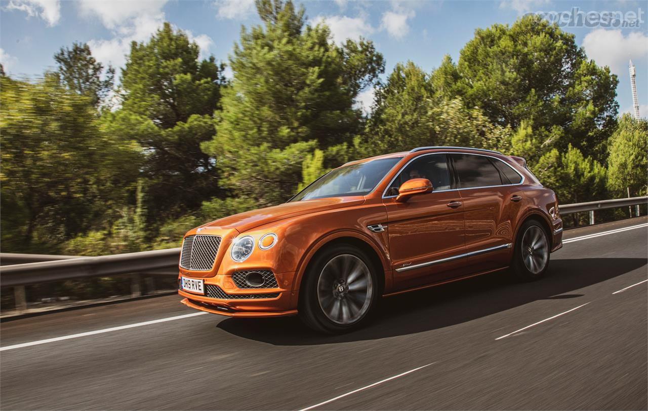 El Bentayga Speed es un gran rodador por vías rápidas. Su aplomo y confort de marcha lo hacen uno de los coches más cómodos que he probado en años.