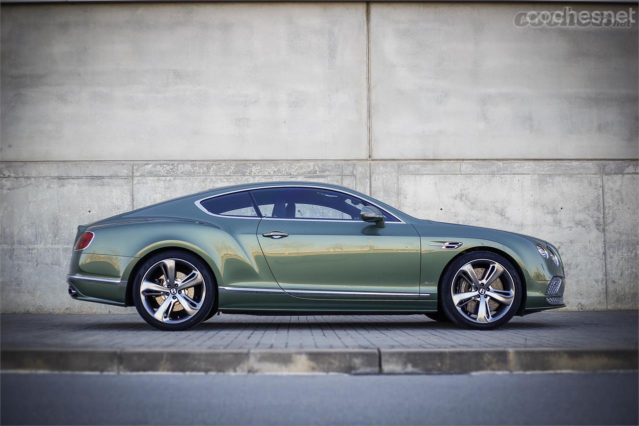  Bentley lanzaba una evolución actualizada del vehículo, adoptando una serie de mejoras para mantener su condición entre los Gran Turismo más exclusivos.
