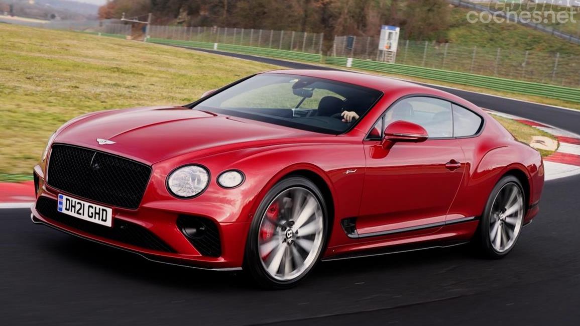 BENTLEY Continental GT - It seems incredible that it weighs more than 2.2 tons.  It's amazing how agile and dynamic the Speed ​​is.  All this while maintaining the comfort of the normal W12 version.