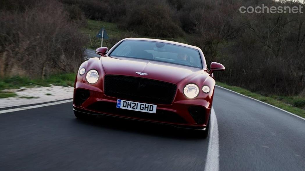 BENTLEY Continental GT - Under the front hood hides a powerful 6-liter W12 biturbo engine that claims 659 hp from 5,000 to 6,000 rpm.