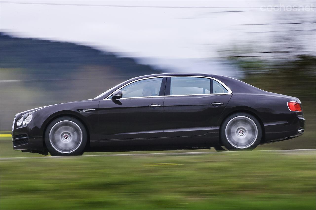 Este Bentley es un rodador nato pensado para viajar en un ambiente de máximo lujo y en silencio absoluto.