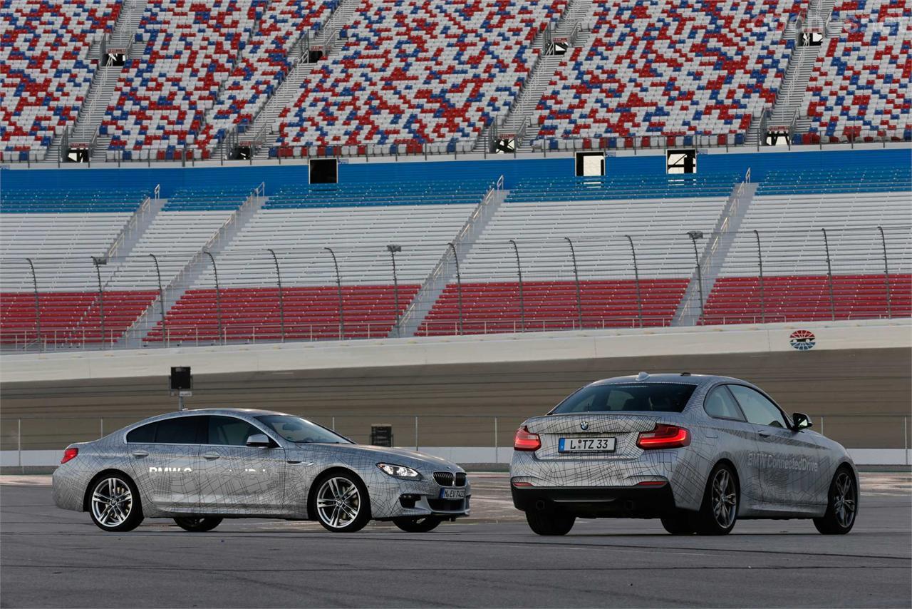 BMW realizó una demostración de sus sistema ActiveAssist en el infield del circuito americano Las Vegas Motor Speedway con un Serie 2 y un Serie 6 Gran Coupe.