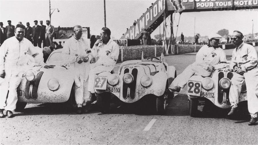 Entre la década de los 30 y 50 los 329 ganaron más de 200 carreras en todo el mundo.