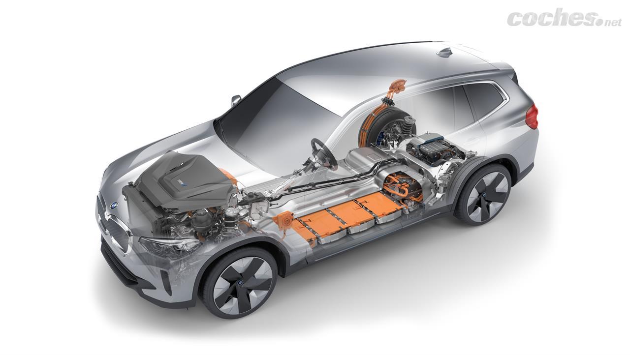 La batería de 80 kwh se sitúa debajo del asiento trasero para, de esta manera, no afectar ni a la habitabilidad ni a la capacidad del maletero.