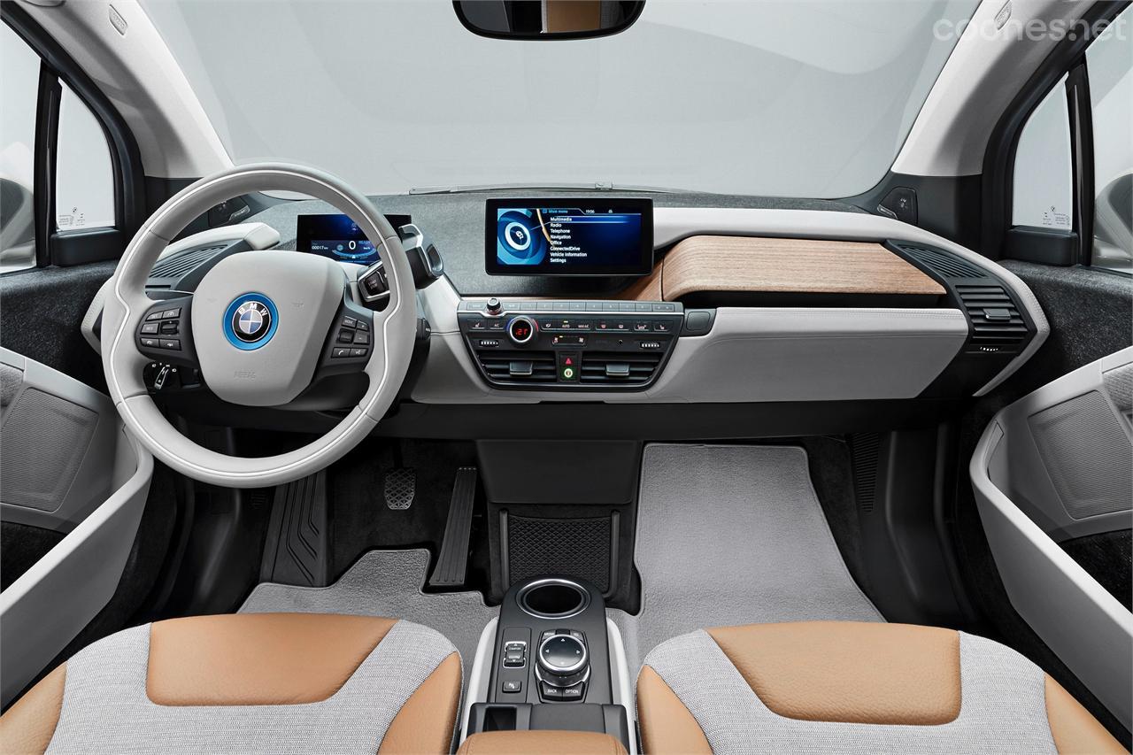 BMW i3: Para el product manager de BMWi, el i3 responde a la estrategia premium de BMW: interior similar al de un Serie 3, y sin ningun compromiso en cuanto a confort o capacidad de transporte.