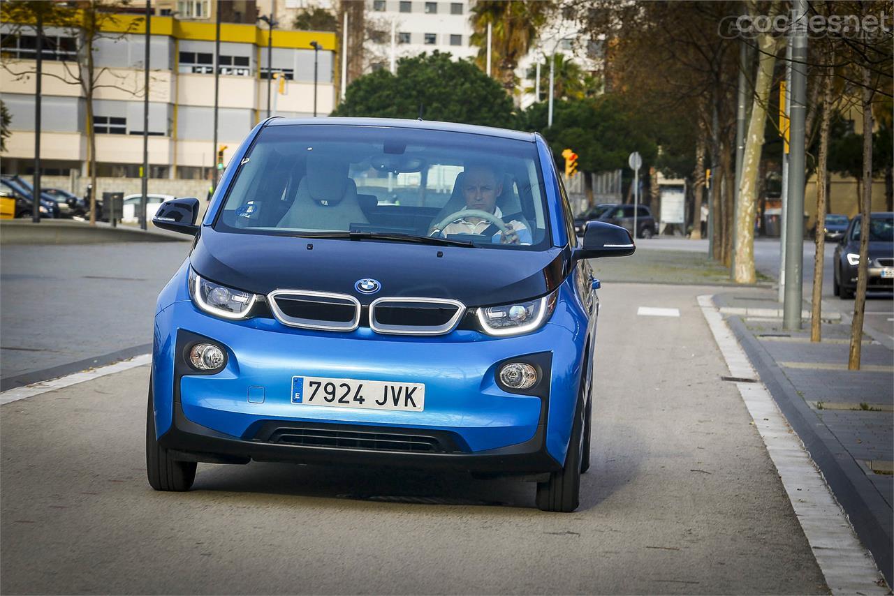 El  BMW i3 sigue siendo un eléctrico muy agradable de conducir. Su mayor autonomía incrementa su versatilidad. 