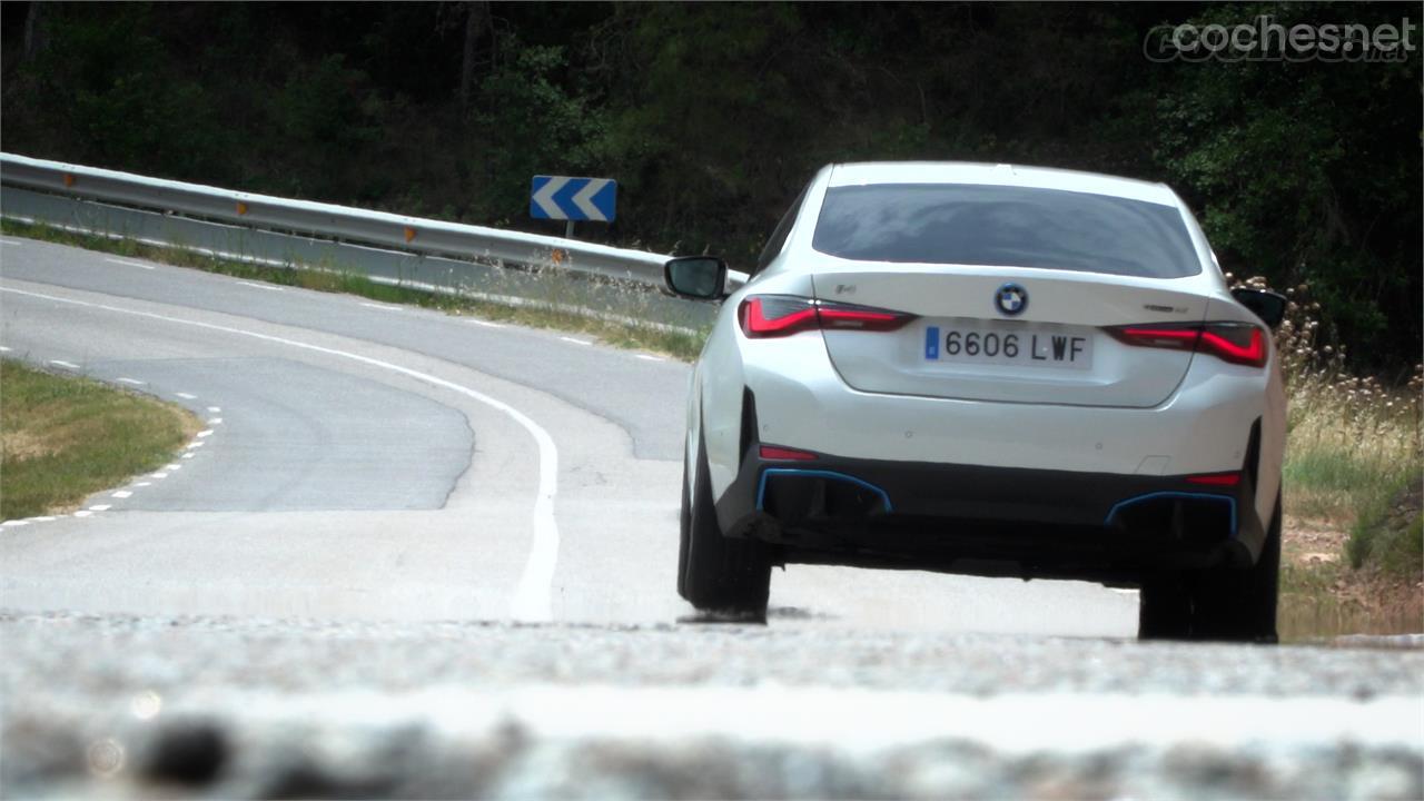 A pesar de su elevado peso, la potencia del motor y las excelencias del chasis hacen fácil su conducción.