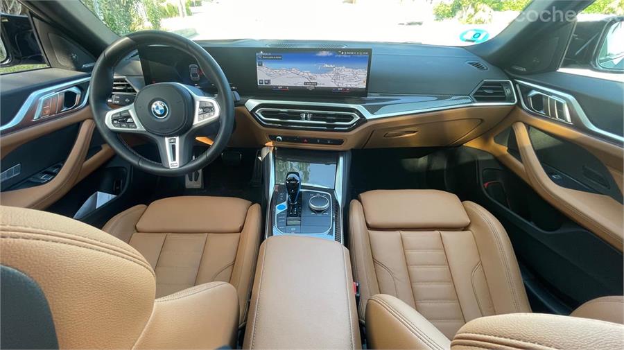 BMW ha sucumbido a las dos pantallas como la gran mayoría de las marcas (la propia Hyundai sin ir más lejos).